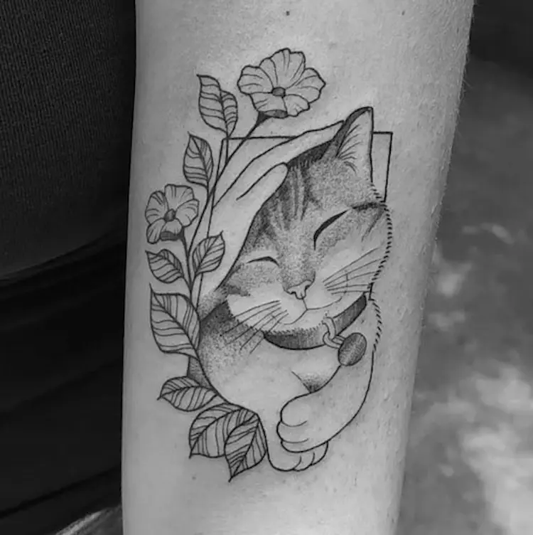 17 Cool & Artistic Cat Tattoo Designs for Cat Lovers